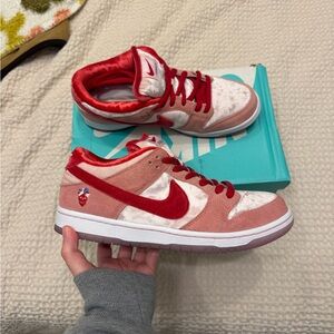 Nike SB Dunk Low Strangelove Size 8.5 US Men